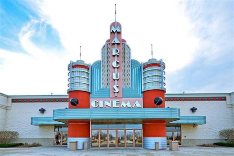 marcus cinema menomonee falls